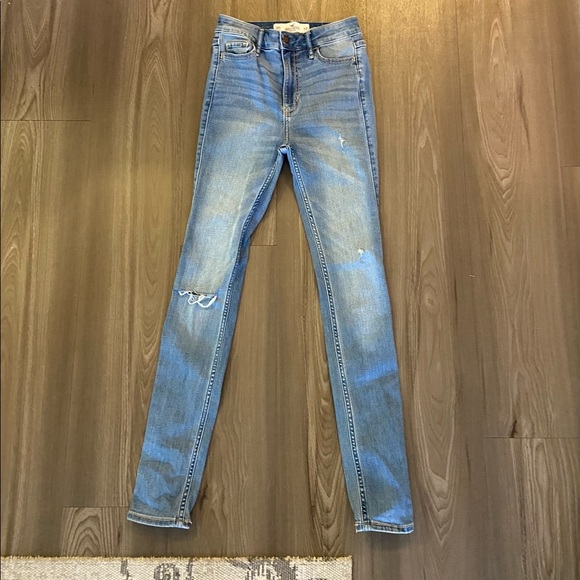 Hollister Denim - Hollister high rise super skinny jeans sz 00 S